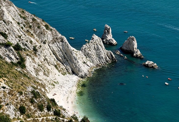 10_sirolo spiaggia due sorelle 1.jpg